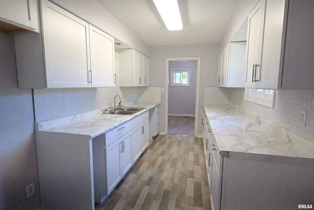 Image 7 of property listing at 11 RIDGE Road, Centralia, IL 62801