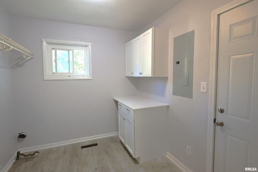 Image 9 of property listing at 11 RIDGE Road, Centralia, IL 62801