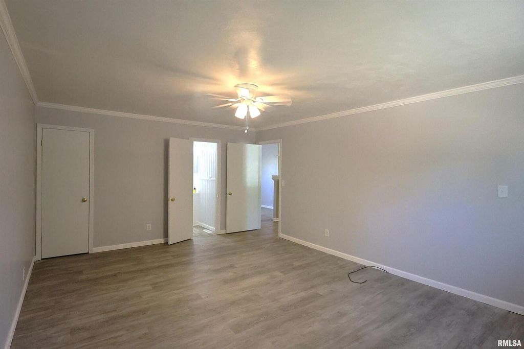 Image 10 of property listing at 11 RIDGE Road, Centralia, IL 62801