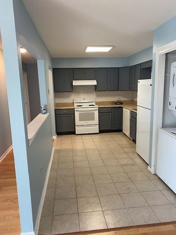 143 W Elk Trail 342, Carol Stream, IL 60188