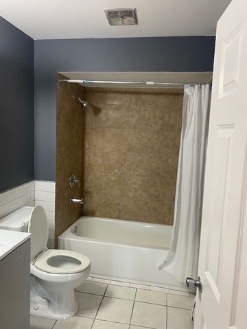 143 W Elk Trail 342, Carol Stream, IL 60188