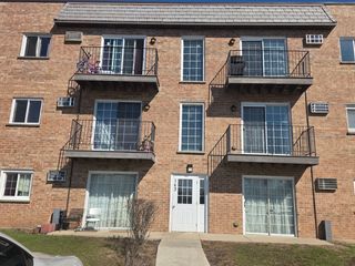 143 W Elk Trail 342, Carol Stream, IL 60188