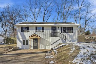 605 NE 3RD Street, Blue Springs, MO 64014