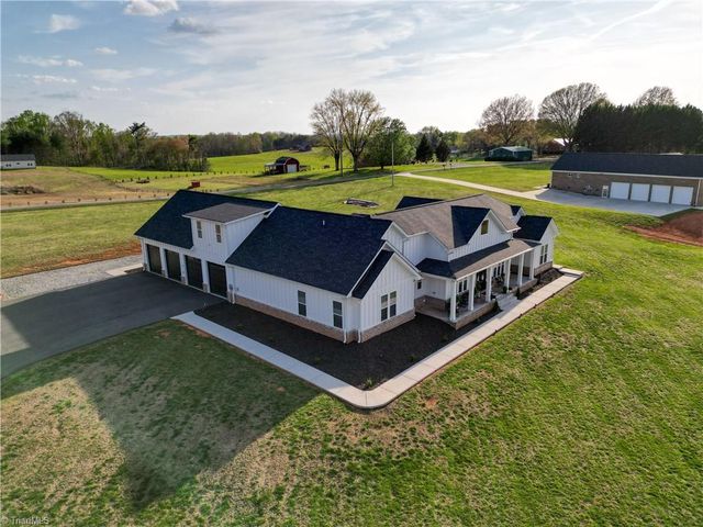 138 Arthur Needham Road, Pilot Mountain, NC 27041