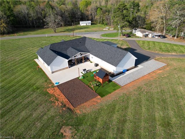 138 Arthur Needham Road, Pilot Mountain, NC 27041