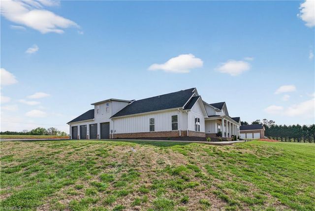 138 Arthur Needham Road, Pilot Mountain, NC 27041