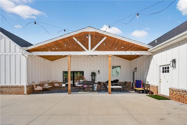 138 Arthur Needham Road, Pilot Mountain, NC 27041