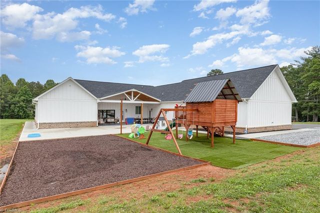 138 Arthur Needham Road, Pilot Mountain, NC 27041