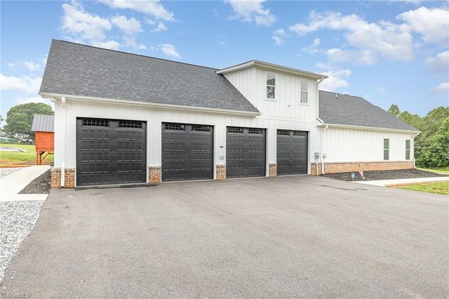 138 Arthur Needham Road, Pilot Mountain, NC 27041