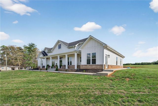 138 Arthur Needham Road, Pilot Mountain, NC 27041