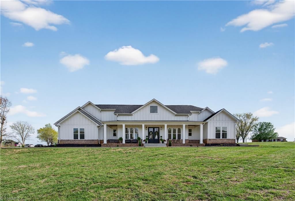 138 Arthur Needham Road, Pilot Mountain, NC 27041