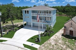 3921 Peacock Isle Drive, Dickinson, TX 77539