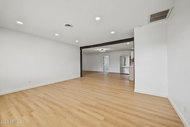 4030 W GLENDALE Avenue, Phoenix, AZ 85051