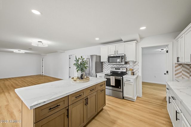 4030 W GLENDALE Avenue, Phoenix, AZ 85051