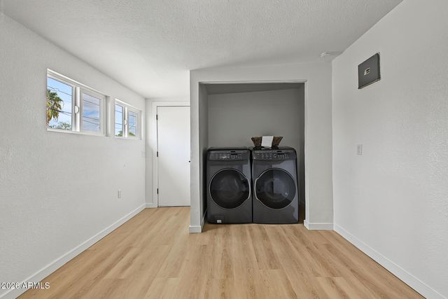 4030 W GLENDALE Avenue, Phoenix, AZ 85051