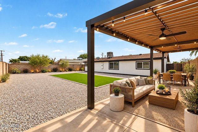 4030 W GLENDALE Avenue, Phoenix, AZ 85051