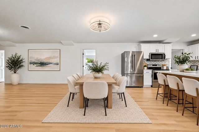 4030 W GLENDALE Avenue, Phoenix, AZ 85051