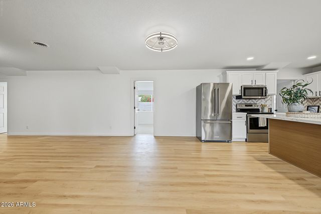 4030 W GLENDALE Avenue, Phoenix, AZ 85051