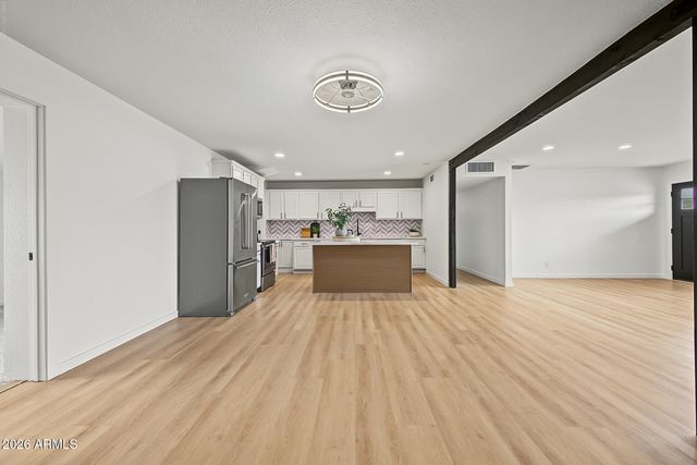 4030 W GLENDALE Avenue, Phoenix, AZ 85051