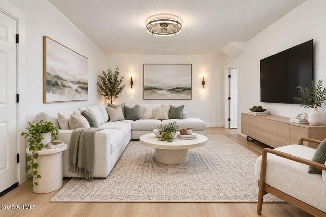 4030 W GLENDALE Avenue, Phoenix, AZ 85051