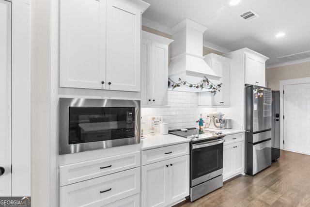 105 Woodwinds Court, Kathleen, GA 31047