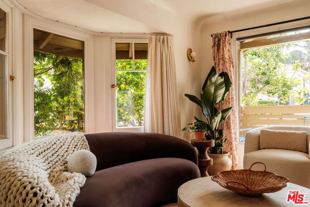643 N Vendome Street, Los Angeles, CA 90026