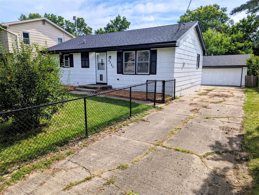 4223 SE 4th Court, Des Moines, IA 50315