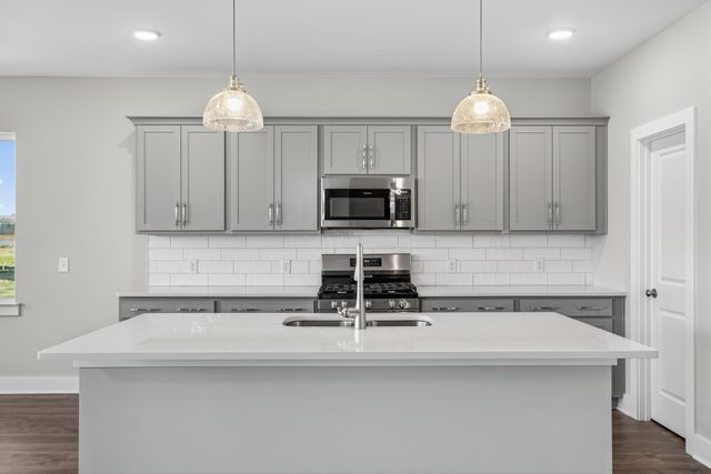 3920 Trinity Woods Rd, Columbia, TN 38401