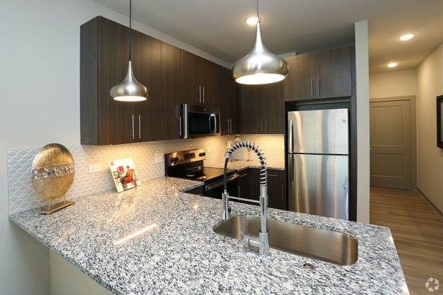 690 E Algonquin Road 3404, Schaumburg, IL 60173