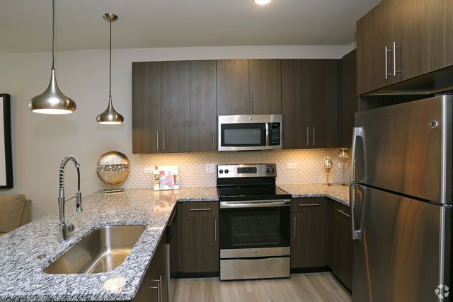 690 E Algonquin Road 3404, Schaumburg, IL 60173