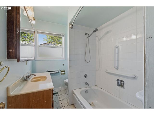 2551 CAMBRIDGE St, West Linn, OR 97068