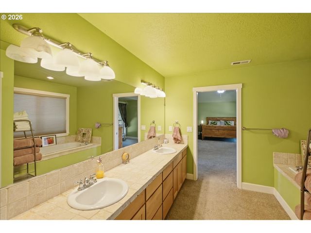 2448 Nw VIOLET Ct, Albany, OR 97321