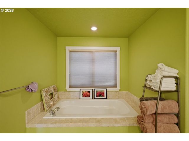 2448 Nw VIOLET Ct, Albany, OR 97321