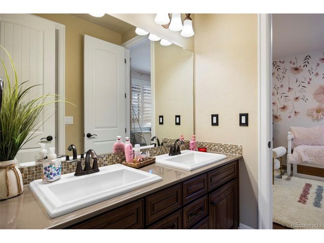 10601 Montecito Dr, Lone Tree, CO 80124