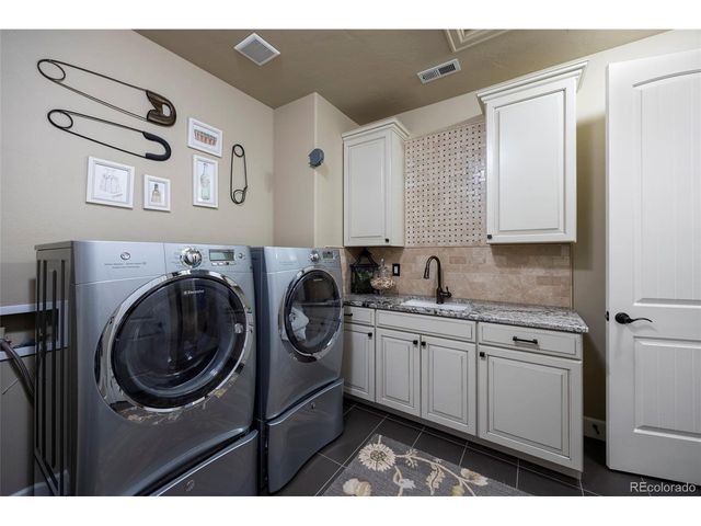 10601 Montecito Dr, Lone Tree, CO 80124