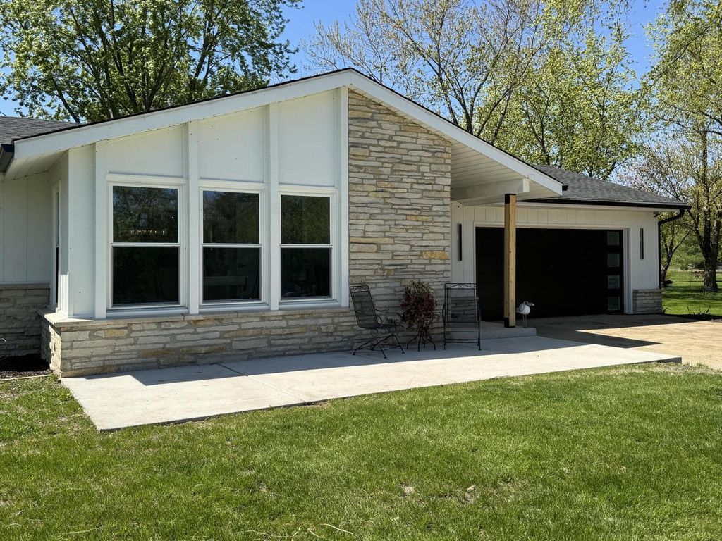 1421 N Golden Lake ROAD, Oconomowoc, WI 53066
