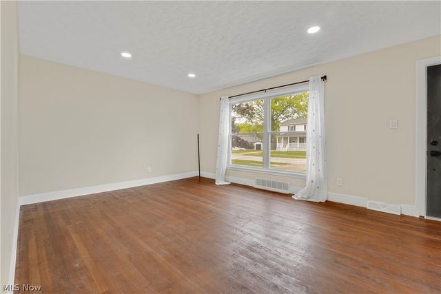 29050 Edgewood Drive, Willowick, OH 44095