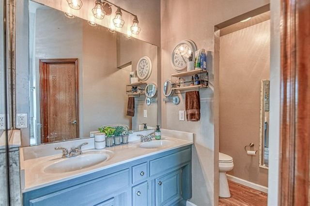 513 N Geronimo Way, Mustang, OK 73064