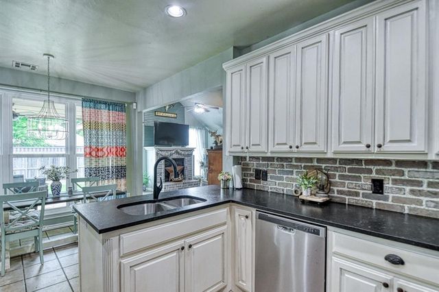 513 N Geronimo Way, Mustang, OK 73064