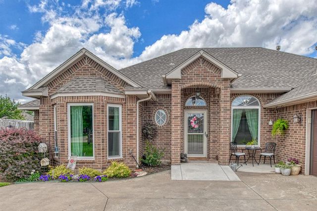 513 N Geronimo Way, Mustang, OK 73064
