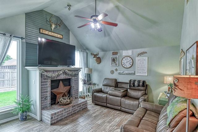 513 N Geronimo Way, Mustang, OK 73064