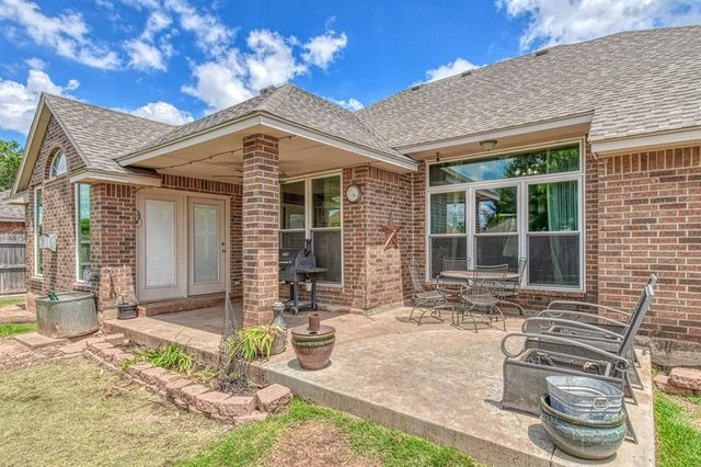 513 N Geronimo Way, Mustang, OK 73064
