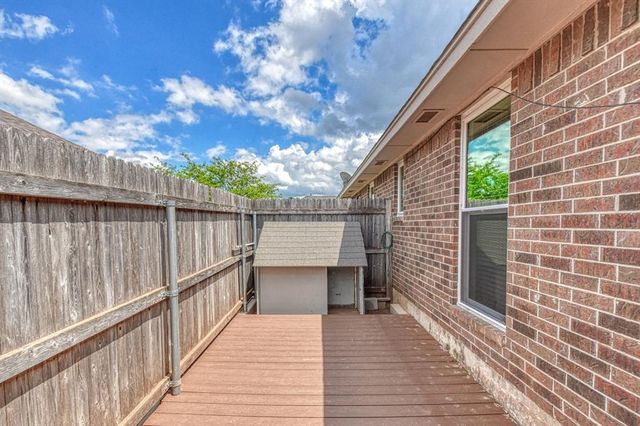 513 N Geronimo Way, Mustang, OK 73064