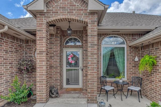 513 N Geronimo Way, Mustang, OK 73064