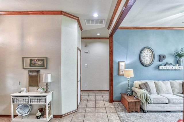 513 N Geronimo Way, Mustang, OK 73064