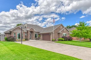 513 N Geronimo Way, Mustang, OK 73064