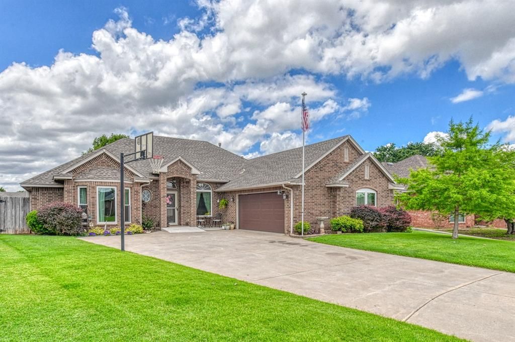 513 N Geronimo Way, Mustang, OK 73064