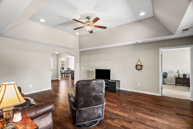 225 Leah Ct, Gallatin, TN 37066