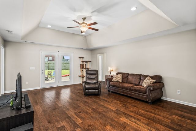 225 Leah Ct, Gallatin, TN 37066