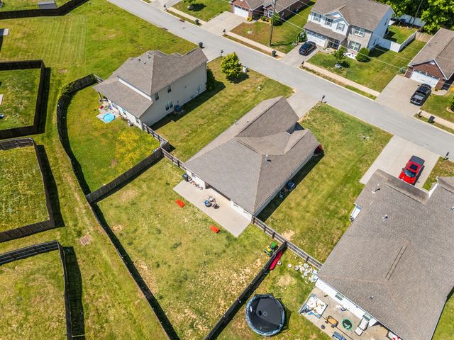 225 Leah Ct, Gallatin, TN 37066